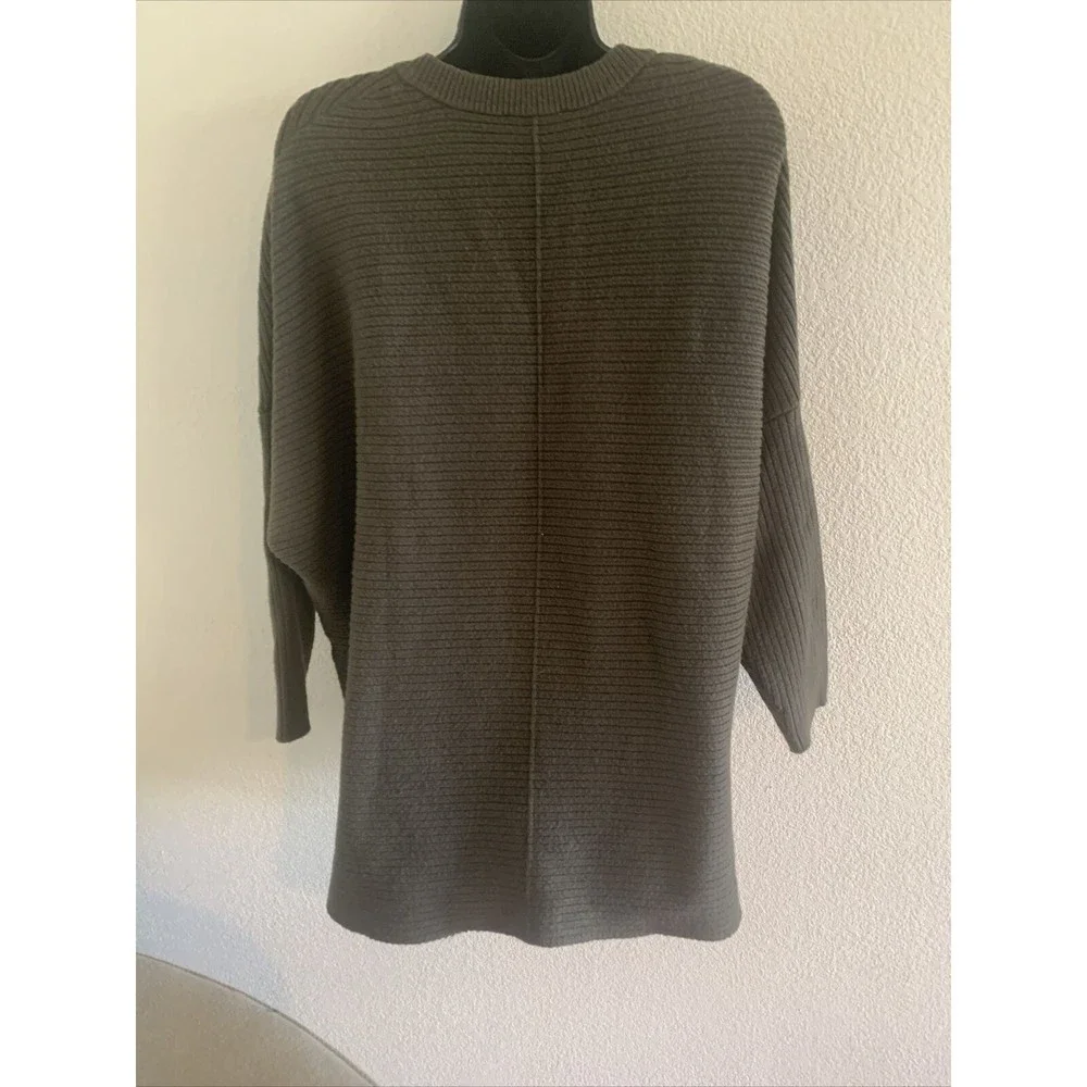 Adrianna Papell Sweater Size M Lightweight Pullover Olive Green Boxy V-Neck